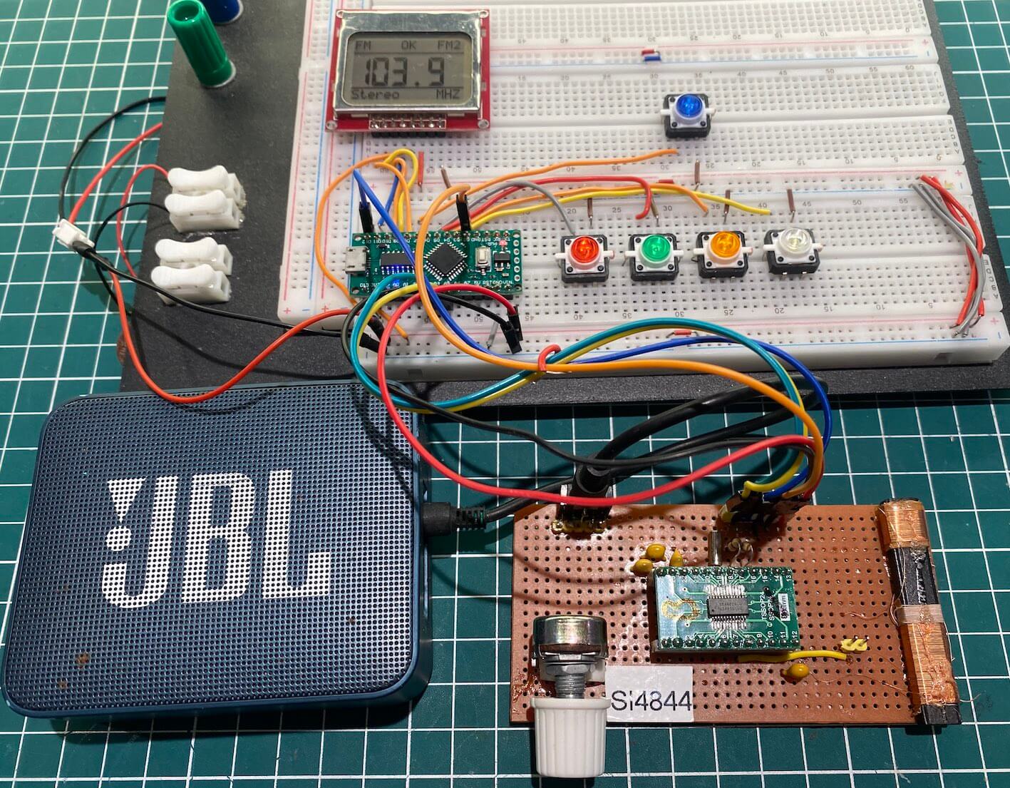 Nokia 5110 Display and SI4844 prototype 1